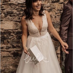 Wedding Dress - NEW - Never altered